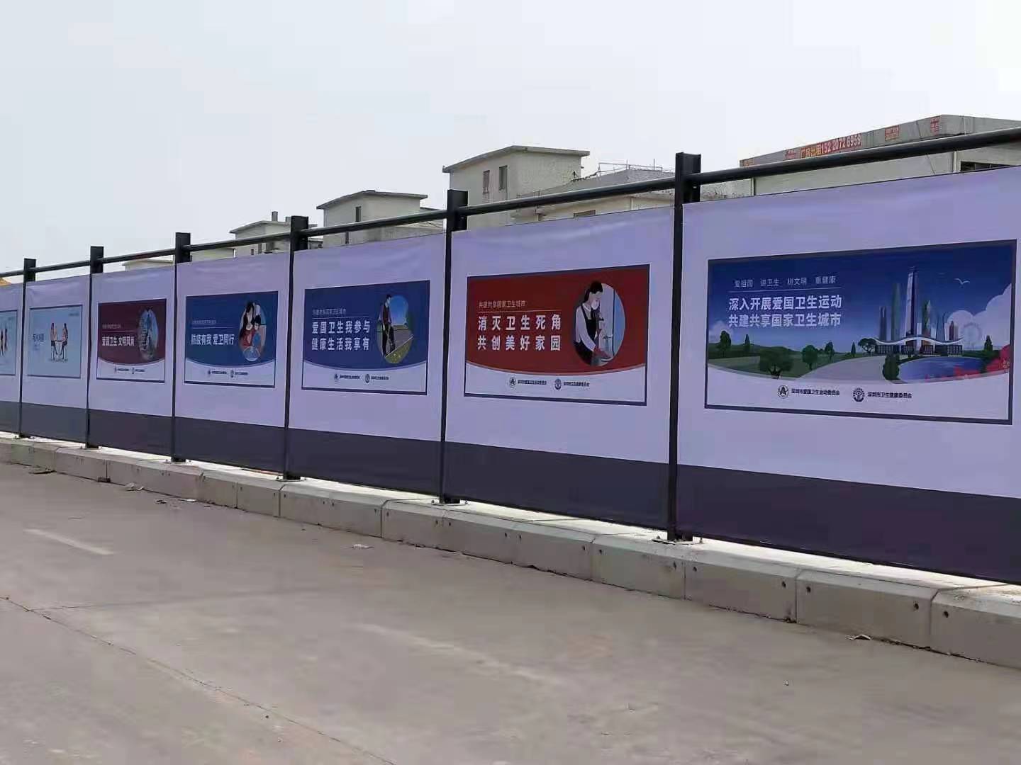 旭東鋼構(gòu)圍擋廠家：公路圍擋多少錢一米？購買公路圍擋需要注意什么？