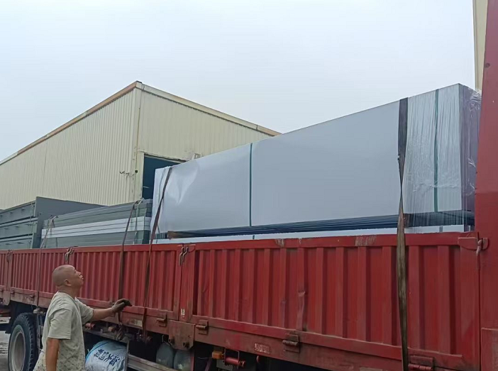 圍擋裝得穩(wěn)，項(xiàng)目跑得快！旭東鋼圍擋助力東莞工地高效施工